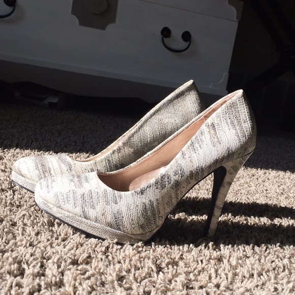 High heel shoes - Picture 3 of 3